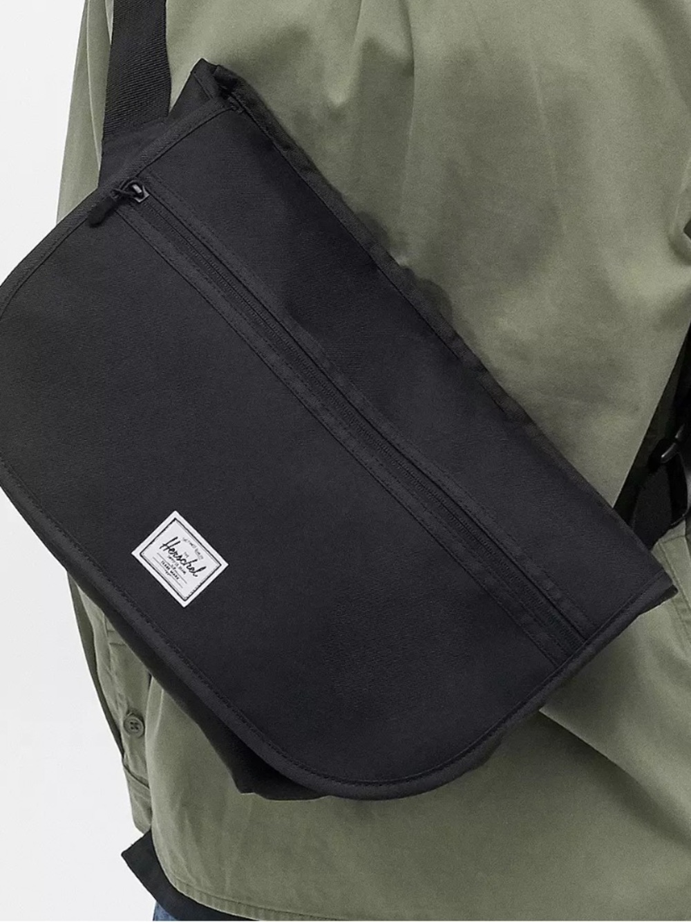 Herschel Grade Mid-Volume Messenger Bag Black Crossbody